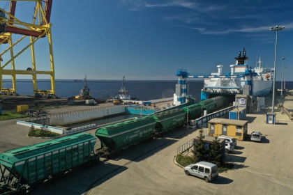 Терминал «Новотранса» в Усть-Луге научится засыпать зерно в контейнеры